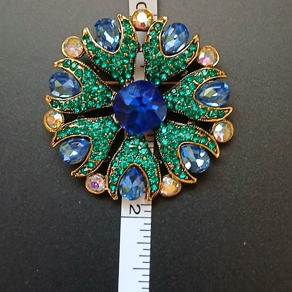 Kaleidoscope Brooch - Picture 6 of 6